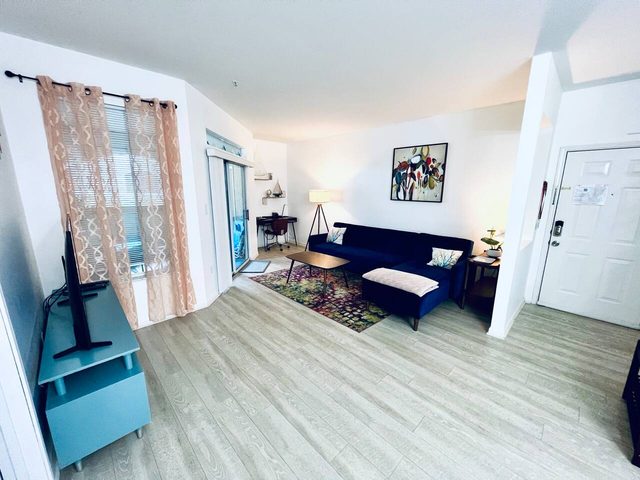 o STUNNING CONDO MINUTES FROM GORGEOUS BEACHES o — Clearwater, FL
