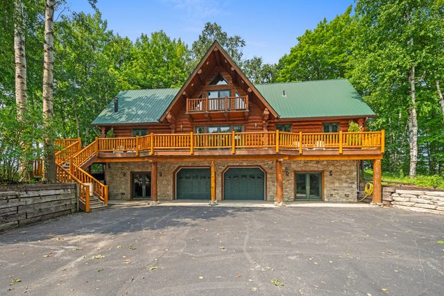Holiday Hill Log Cabin