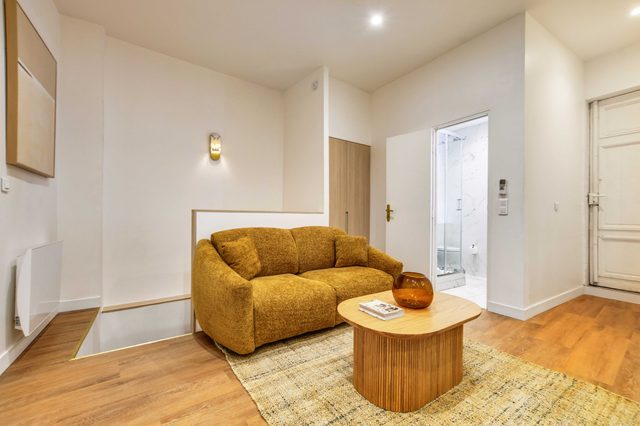 BEAUTIFUL APMT - A/C -2BR/6P- NOTRE DAME