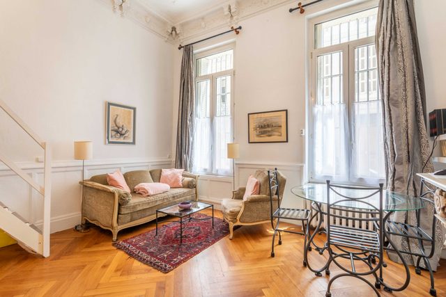 1 bedroom duplex with AC near the Old Port