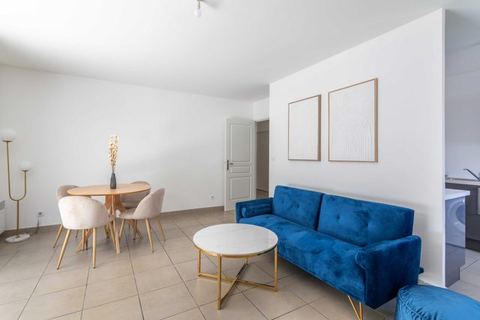 2 bedroom apartment with balcony 10th arr.