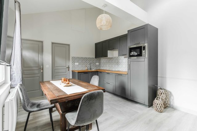 Townhouse with garden 100m from Place Morny