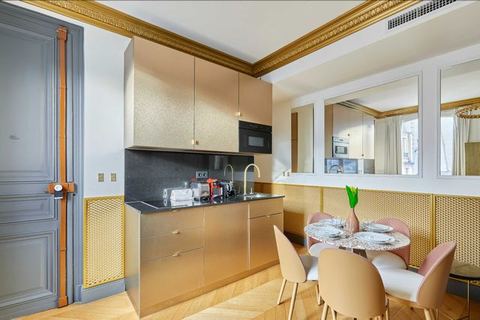 Superb AC- 1BDR Montaigne - Arc de Triomphe