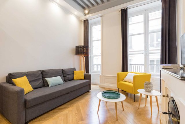 Bright apartment - 1BR- 4P- Downtown