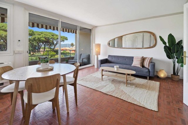 Warm Apartment with Balcony 2BR/4P - Saint-Tropez
