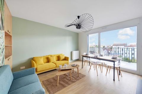 3bdr/4P family flat on the outskirts of Paris