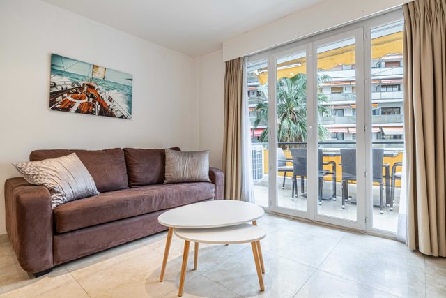 Modern Apartment a/c 1BR-4P – With balcony