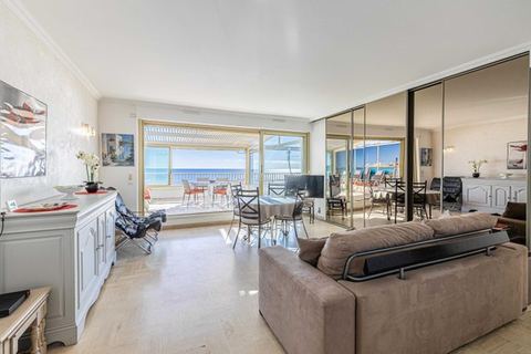 Bright Apartment with Terrace and Sea View