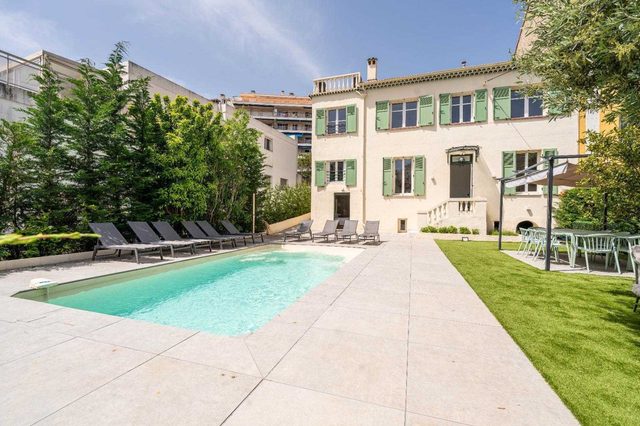 Superb villa with swimming pool & wellness area