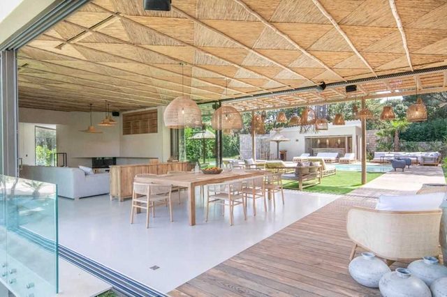 Prestige Villa a/c 12P with Pool & Lounge