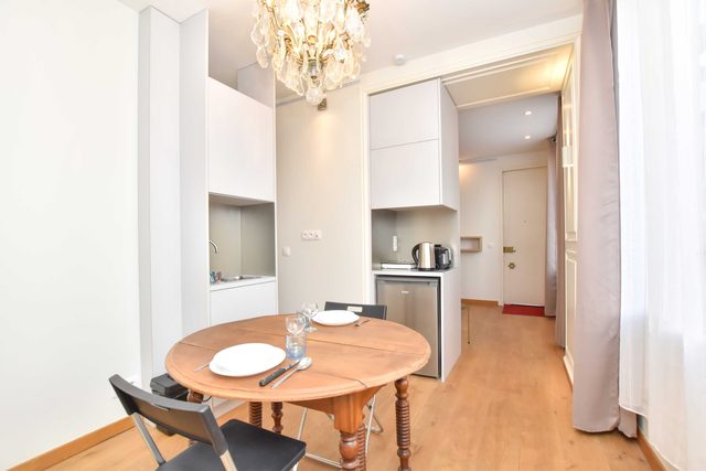 Perle rare :Triangle d'Or Great Studio with Terrace - BAIL MOBILITE
