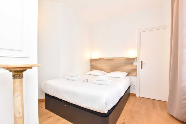 Rare :Golden Triangle : Amazing 1BR with Terrace/ Office - BAIL MOBILITE