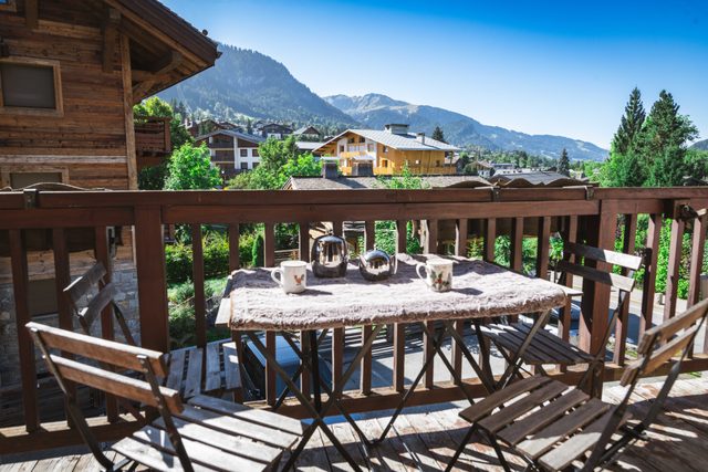 Warm 2-bedroom apartment near the Tourist Office