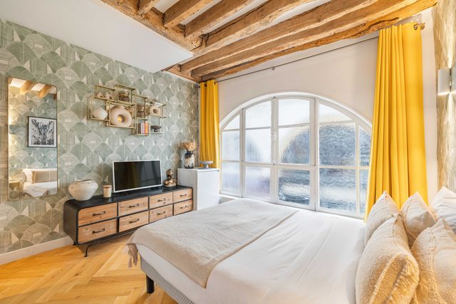 Superb historical studio next to Louvre and Opera area