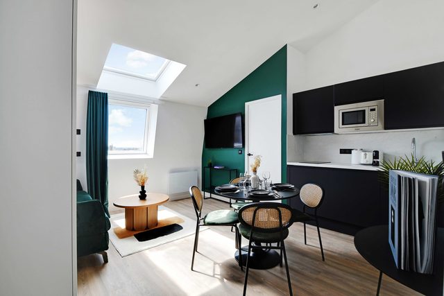 Rooftop Apartment - 1BR/4P - Nation/Voltaire