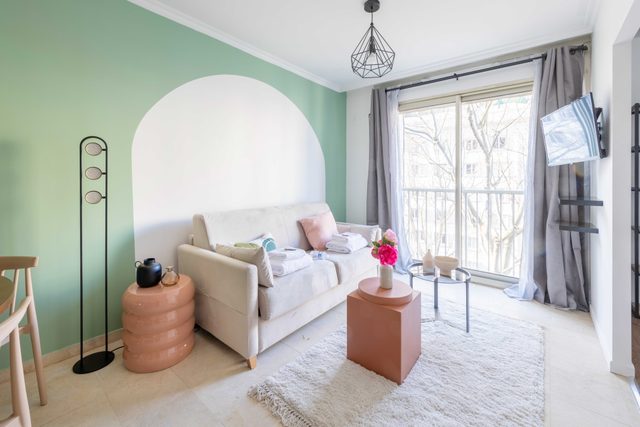 Chic Parisian 1-Bedroom Apartment in Vibrant 10th Arr. - Mobility Lease