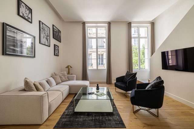 Luxury renovated apartment - Hoche - Bourgeois building