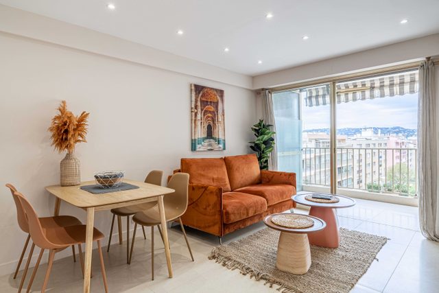 Renovated flat 250m from the beach - Town centre - 2BR/6p