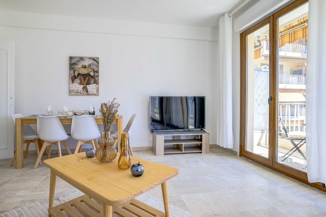 Bright Apartment with Parking 2BR/6P - Cannes