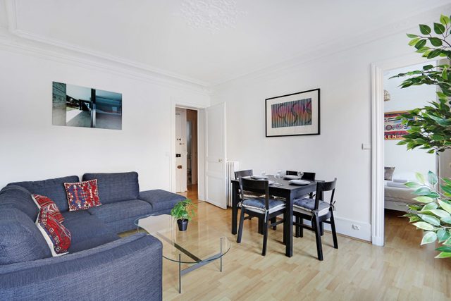Experience the Parisian Lifestyle: 2BR near Porte Maillot