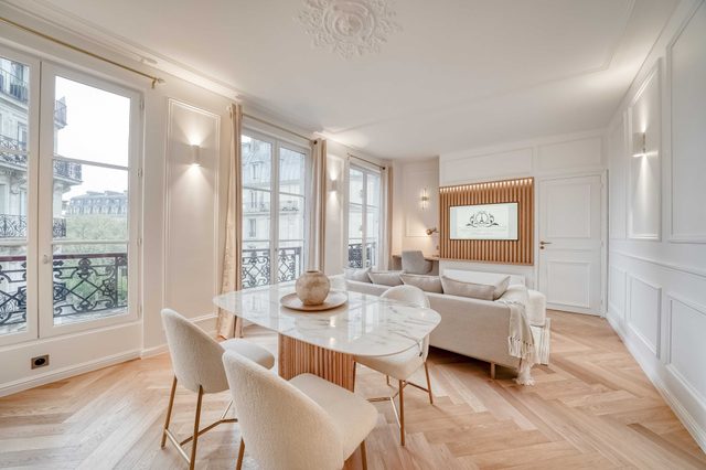 Elegance & refinement a stone's throw from Louvre