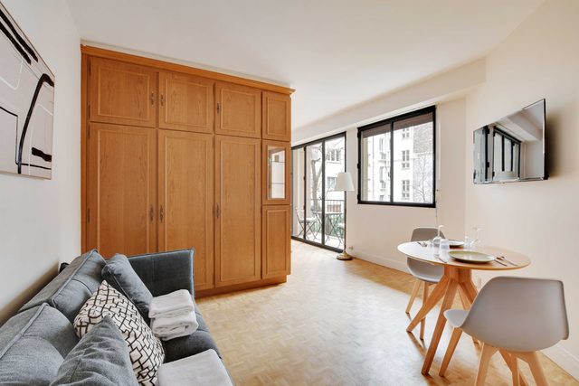 Haven of peace with balcony near Etoile/Porte Maillot