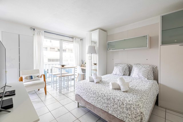 Charming Studio with balcony & pool -Heart of Nice