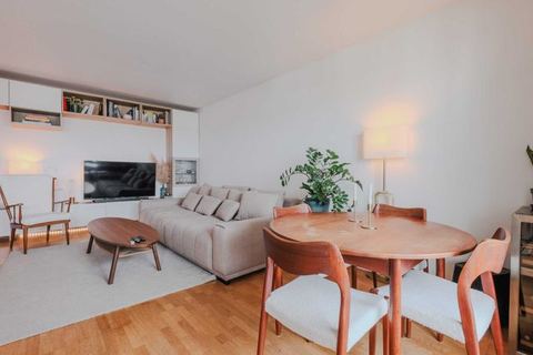 Elegance with a balcony in Issy-les-Moulineaux