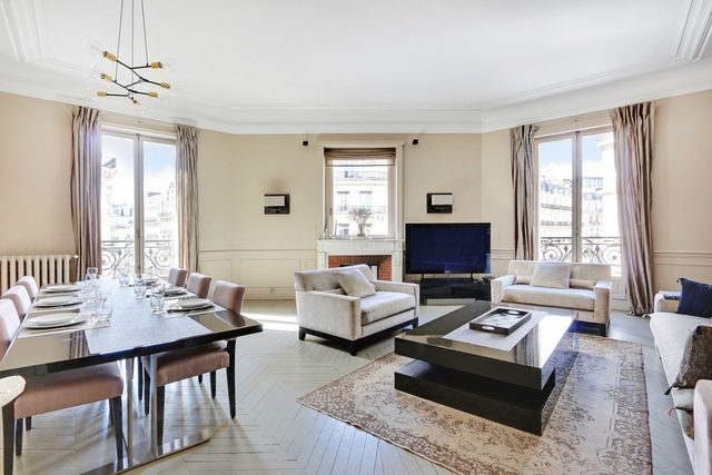 Elegant aprt- 2BDR / 4P Close to the Champs Elysées