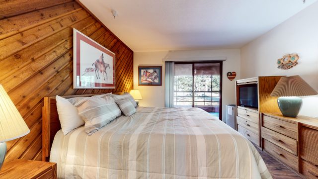 Walk to Eagle Lodge | Hot Tubs, Near Golf & Hiking