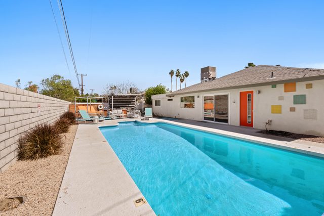 Modern Palm Springs Pool Home Near Downtown Sleeps 8