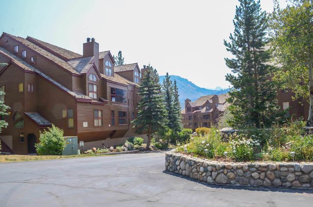 Walk to Eagle Express lift | Community Amenities!