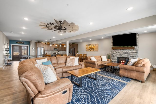 Crowne View-69-Timber Ridge