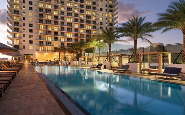 Hyde 3BR Oasis: Serene Views & Elite Stay
