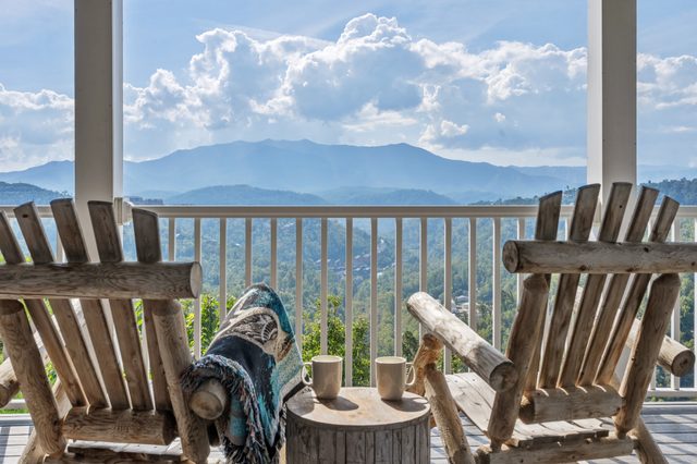 Almost Heaven Ober — Gatlinburg, TN