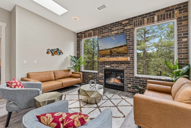 Ponderosa Roost
