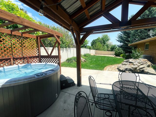 Canyon Hot Tub Retreat ~ Dog-friendly ~ Private Yard