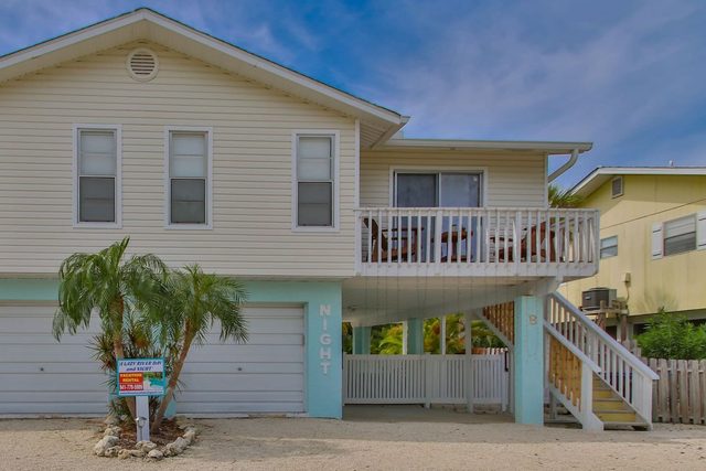 Cozy 'Night' side Cottage w/heated pool-quiet st.