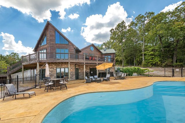Grandview Lake Lodge on TRL — Blue Eye, MO