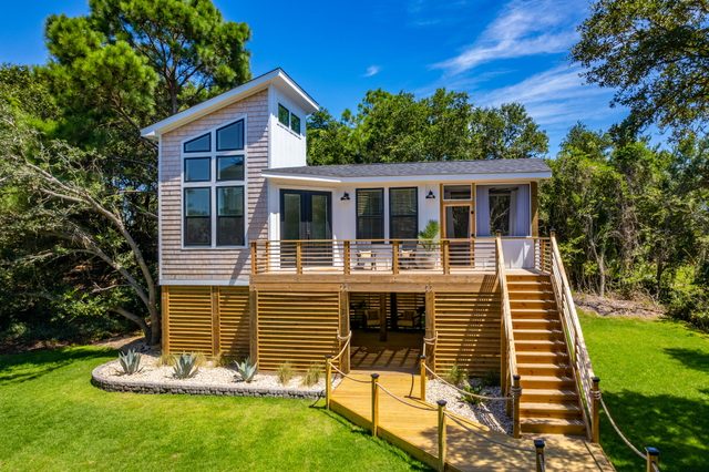 Mom's Tree House — Kitty Hawk, NC