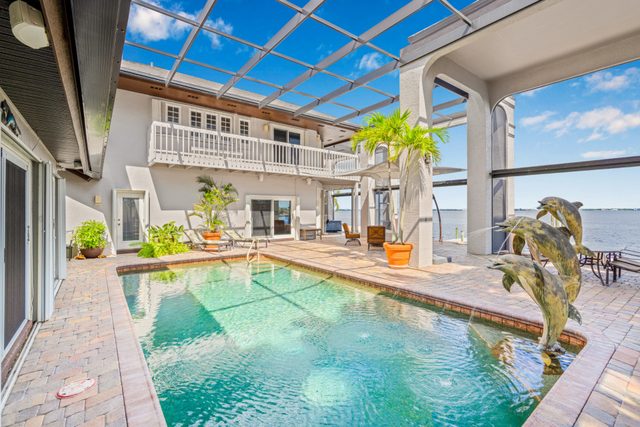 Villa Dolphin House