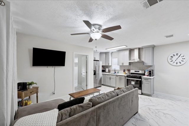 355 Dobbyn — Bridge City, TX