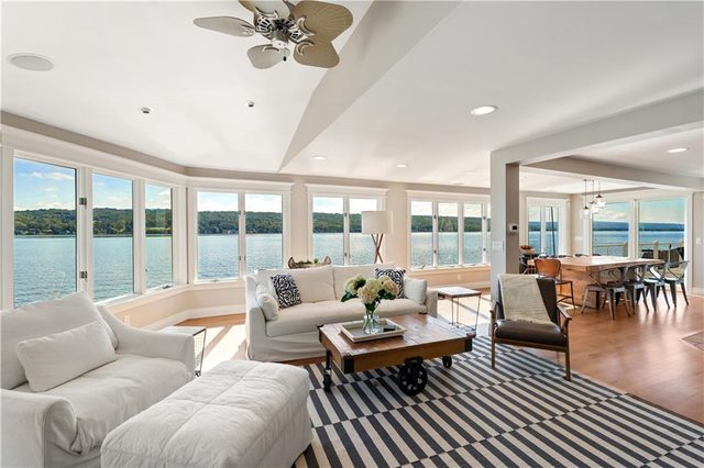 Luxury Lakefront Escape! Pool,Game Room,Hot Tub, 2 Guest Houses — Geneseo, NY