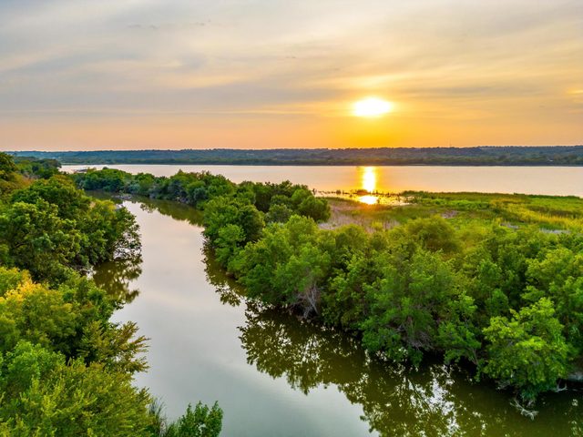 La Maison du Lac — Granbury, TX