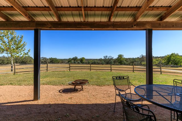 The Barnhouse for 2 with hot tub, wifi, grill (private 1BR stay)