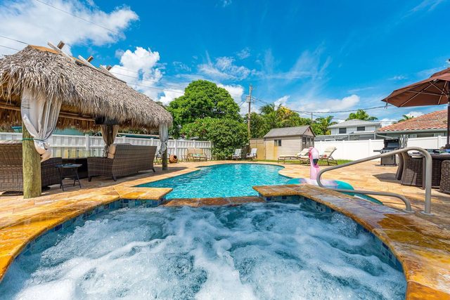 13 SE 8th Ave, Deerfield