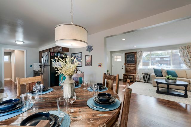 Sheridan Hearthstone ~ Dog-friendly ~ Private Yard