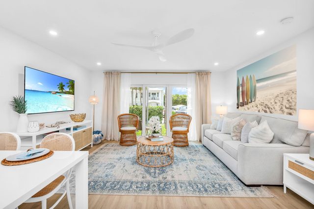 271 Mercury Cir. Apt 1. Juno Beach