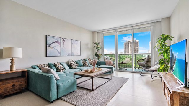 Absolute Beach Bliss 🏖️ | Chic & Expansive Retreat