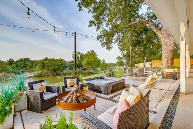 The Blanc — Granbury, TX